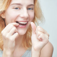 Implantologie Köln: Prophylaxe – Zahngesundheit für die ganze Familie